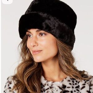 Heaslip faux Fur hat, black